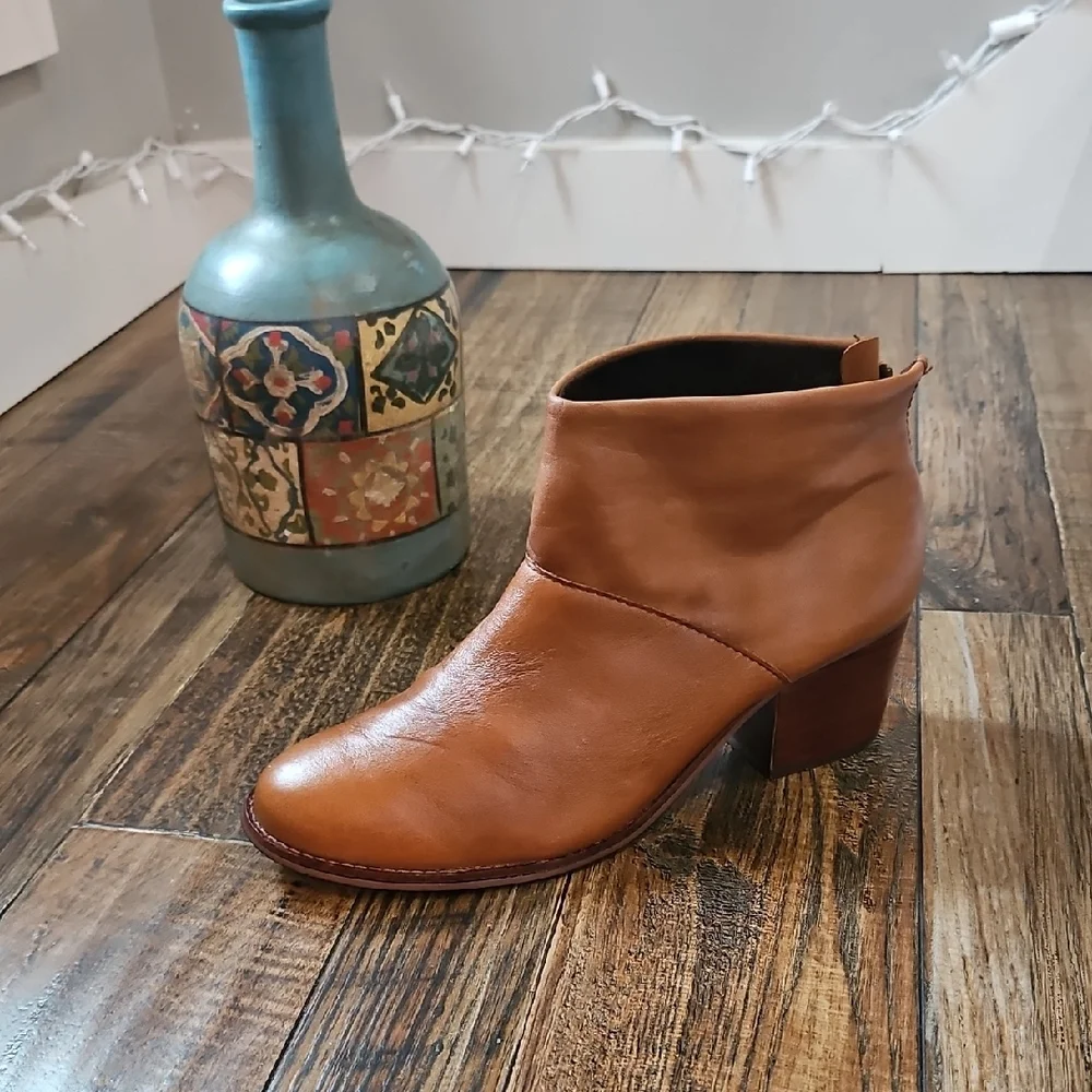 Toms Women's‎ Brown Leather Ankle Booties
